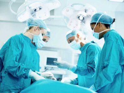 Réaliser une intervention chirurgicale pour agrandir l'organe génital masculin