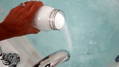 Salle de bain avec du soda pour un membre d'un membre