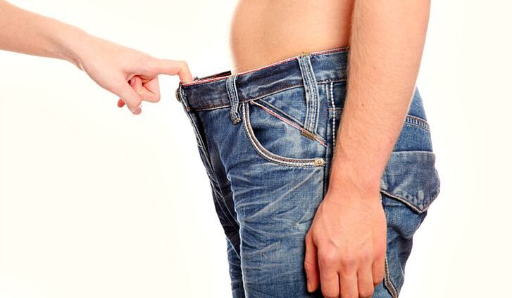 Une femme veut un homme avec un pénis agrandi par la soude